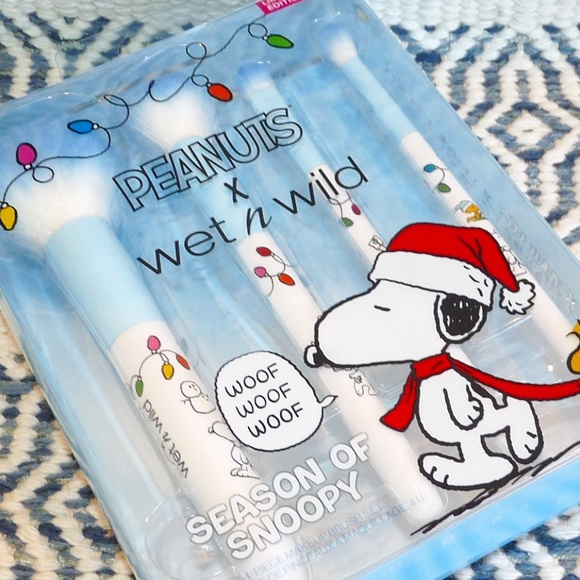 🎀 $22 - wet n wild x Peanuts Snoopy Makeup Brush Set 4 pc Brand New in Box - Picture 3 of 11